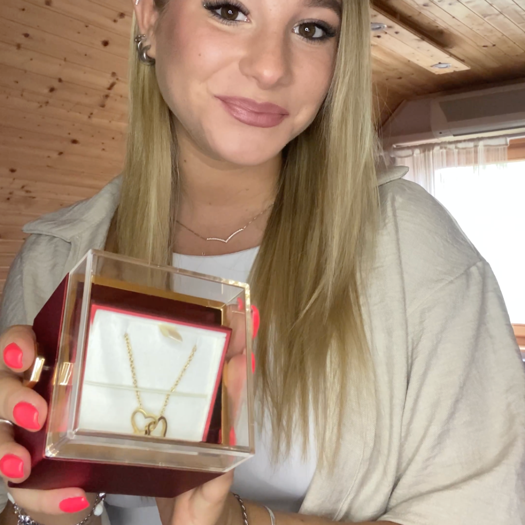 Egyedi gravírozott nyaklánc örök rózsa díszdobozban